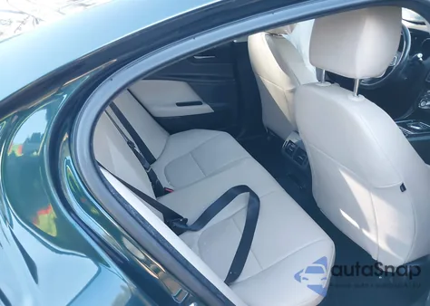 2017 Jaguar Xe 25T Premium z USA, uszkodzony, nr VIN SAJAD4BG7HA946968